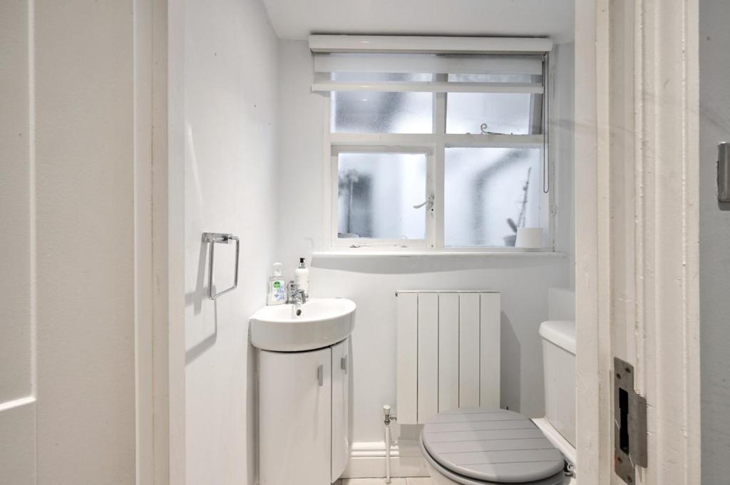 Ferienwohnung Cozy Hideaway In South Ken! London Exterior foto
